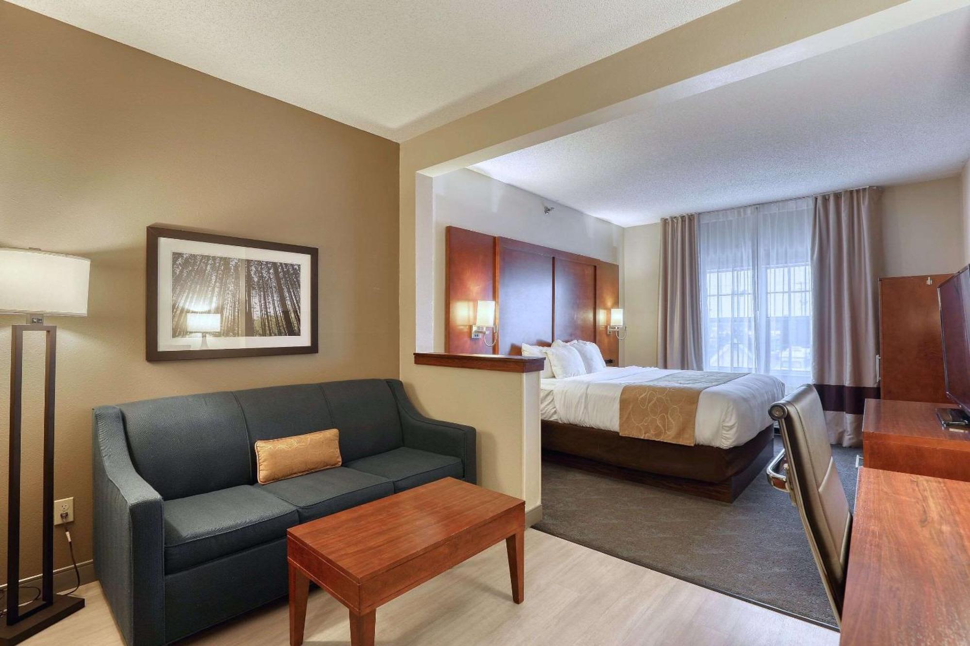 Comfort Suites Appleton Airport Exterior photo