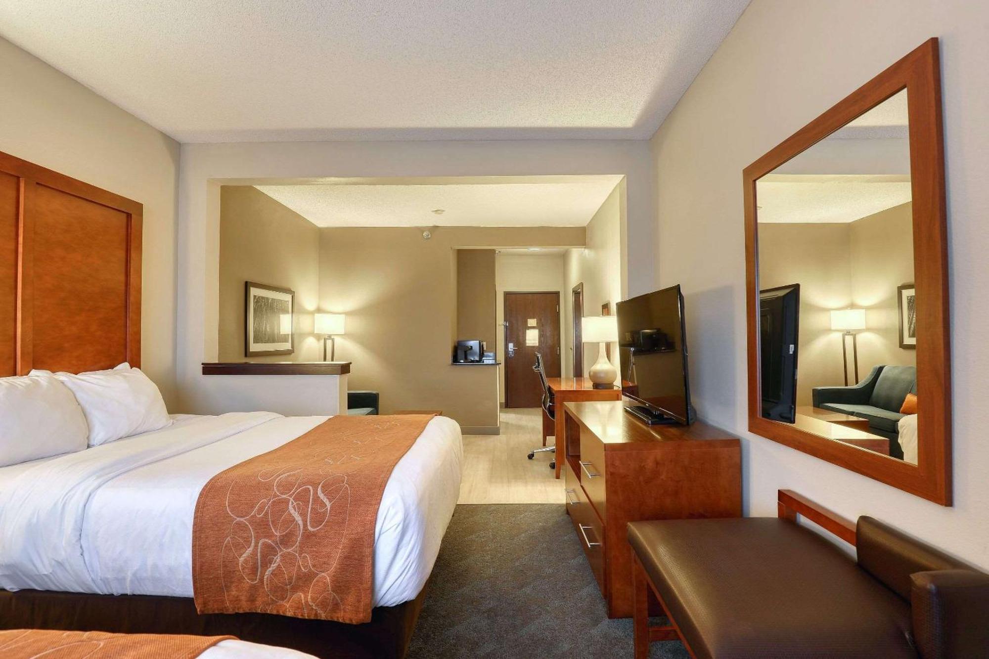 Comfort Suites Appleton Airport Exterior photo