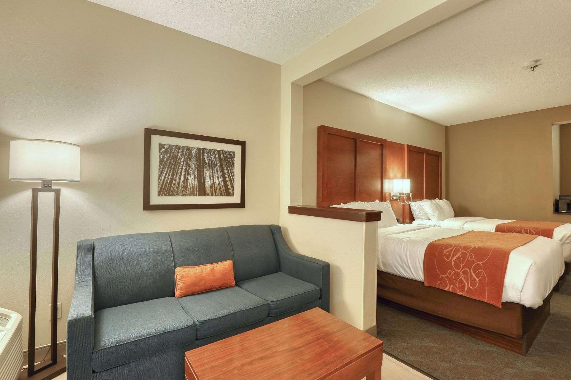 Comfort Suites Appleton Airport Exterior photo
