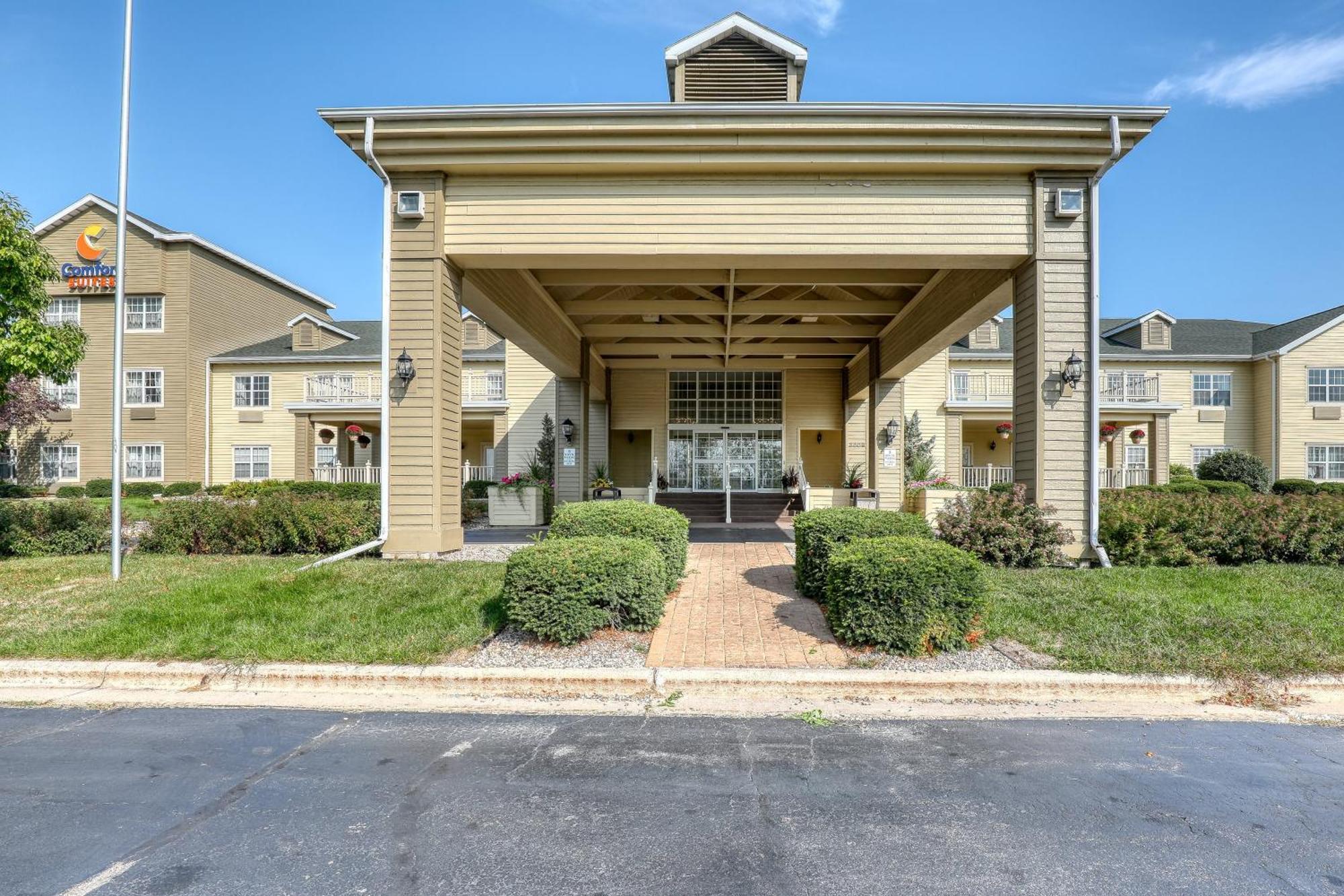 Comfort Suites Appleton Airport Exterior photo