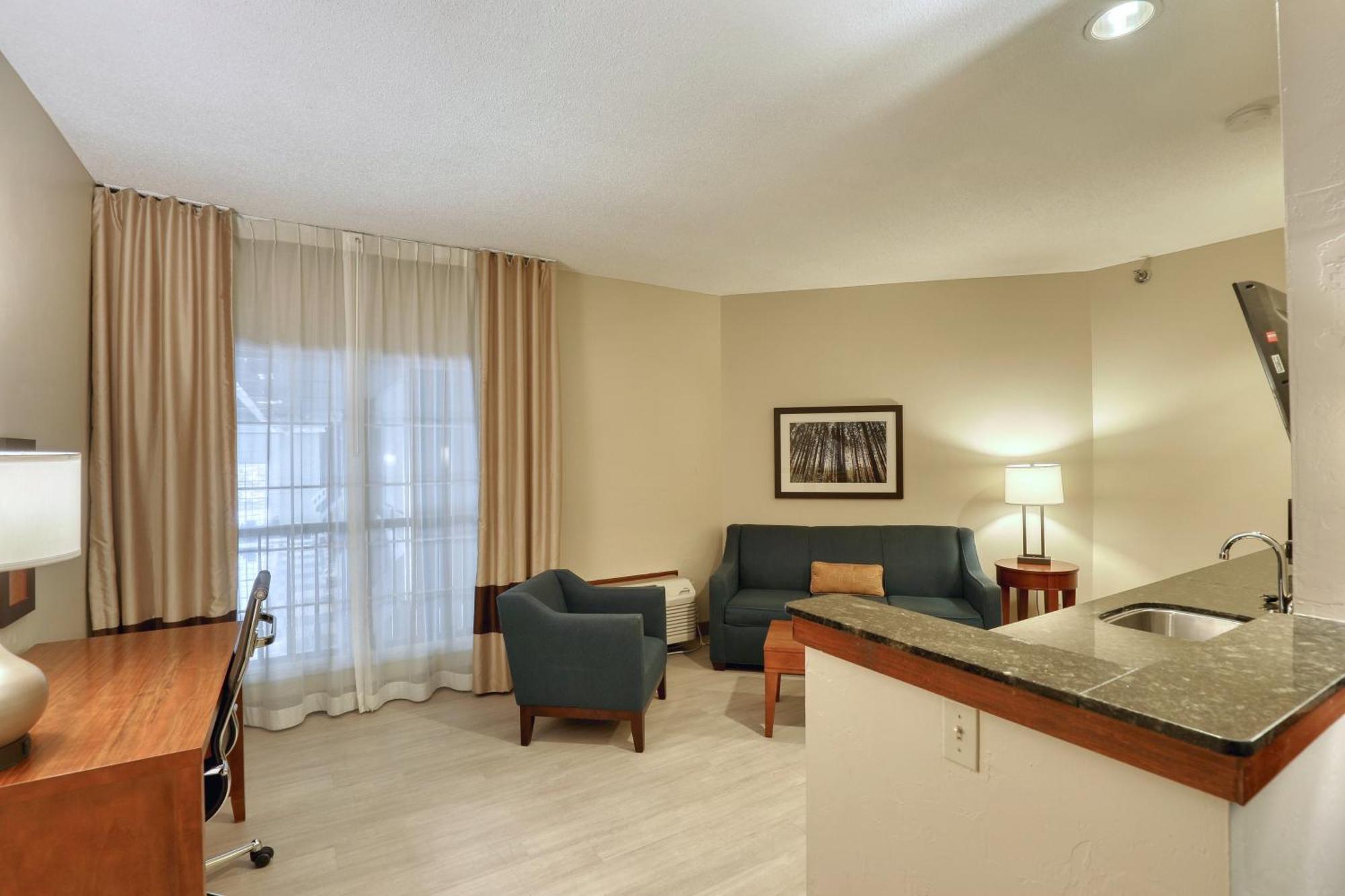 Comfort Suites Appleton Airport Exterior photo