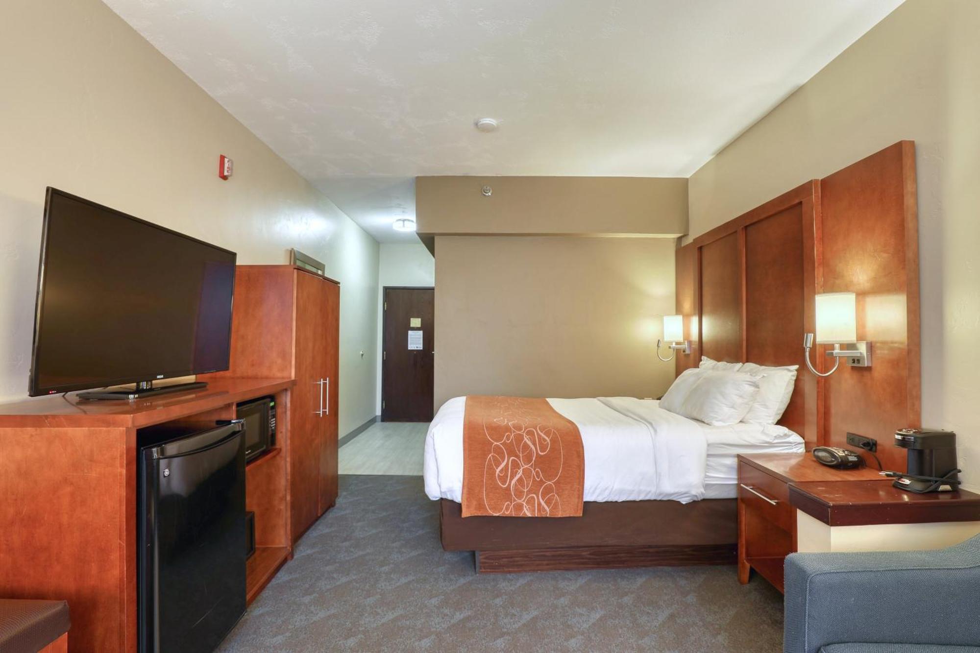 Comfort Suites Appleton Airport Exterior photo