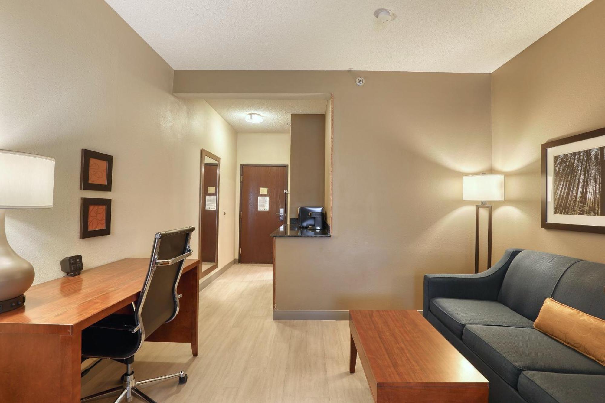 Comfort Suites Appleton Airport Exterior photo