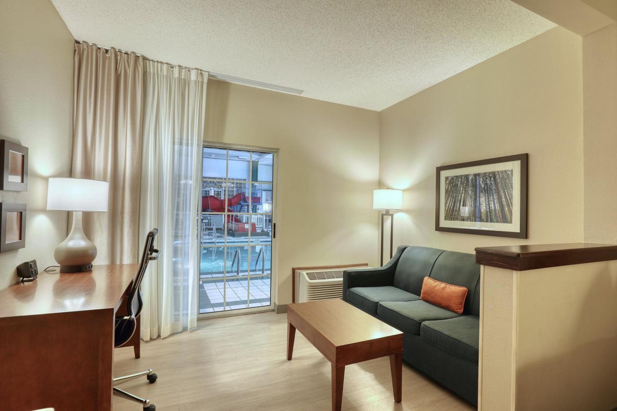 Comfort Suites Appleton Airport Exterior photo