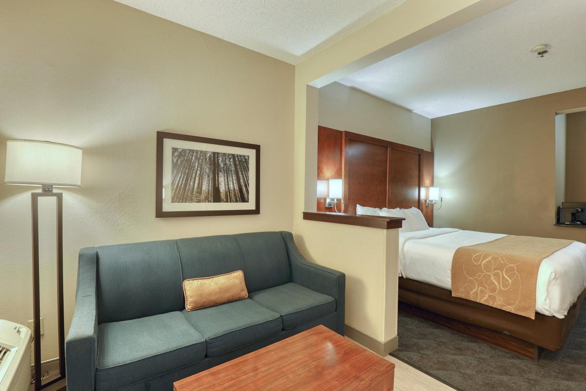 Comfort Suites Appleton Airport Exterior photo