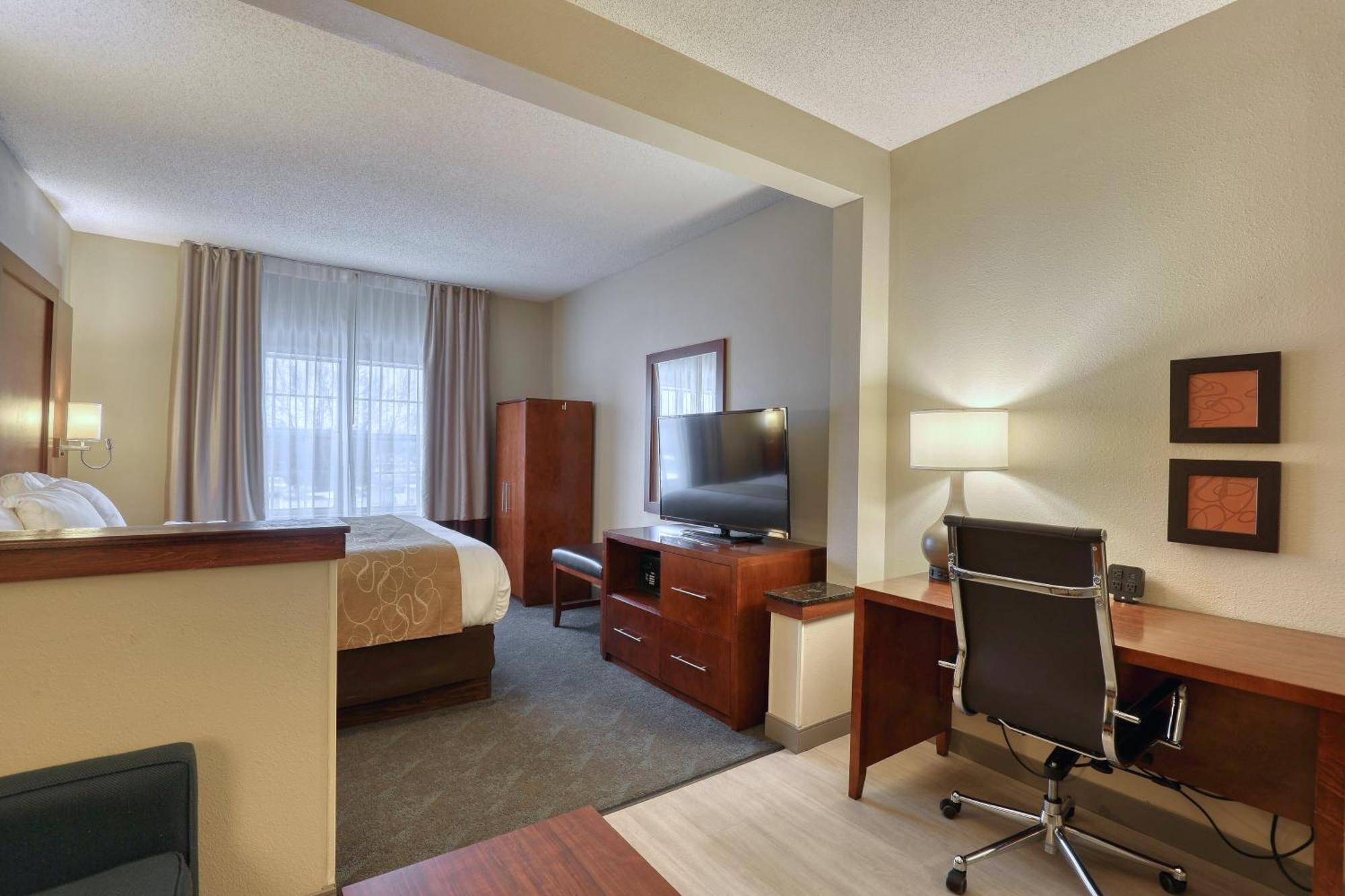 Comfort Suites Appleton Airport Exterior photo