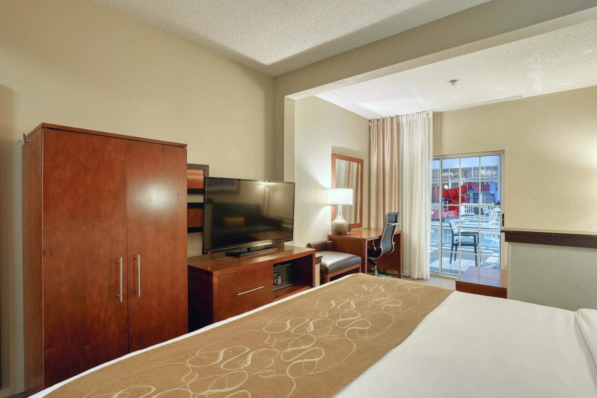 Comfort Suites Appleton Airport Exterior photo