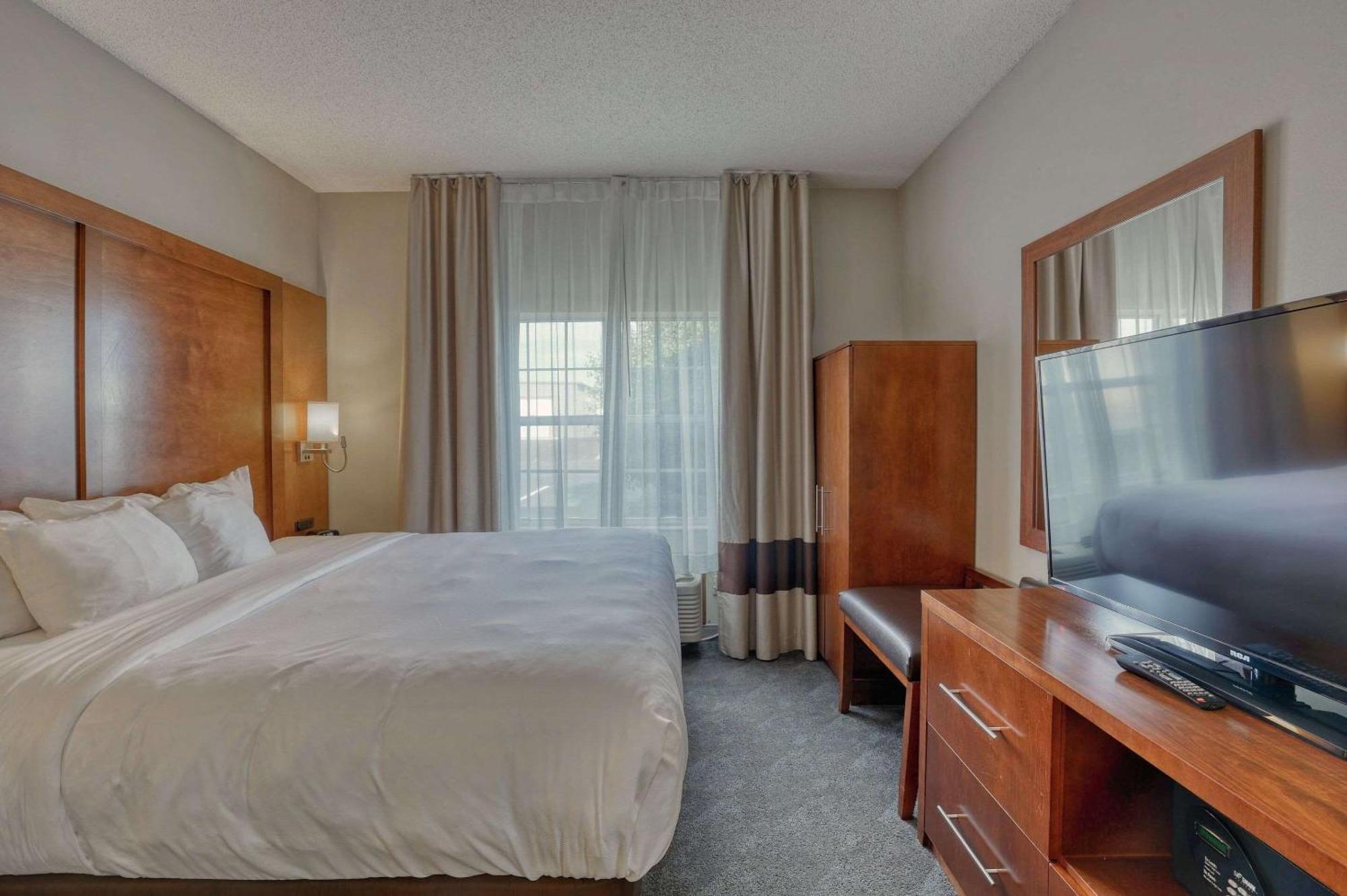 Comfort Suites Appleton Airport Exterior photo