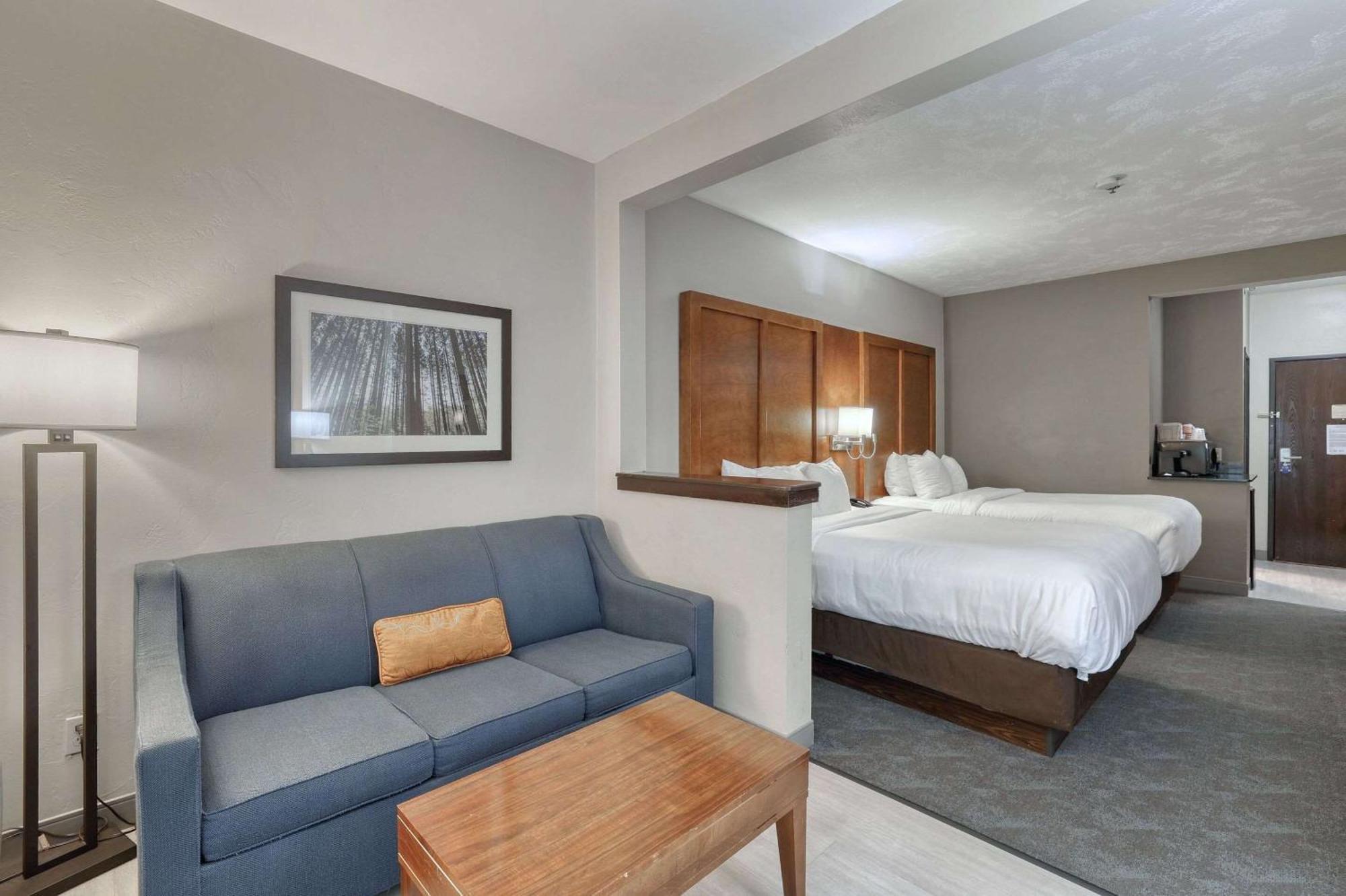 Comfort Suites Appleton Airport Exterior photo