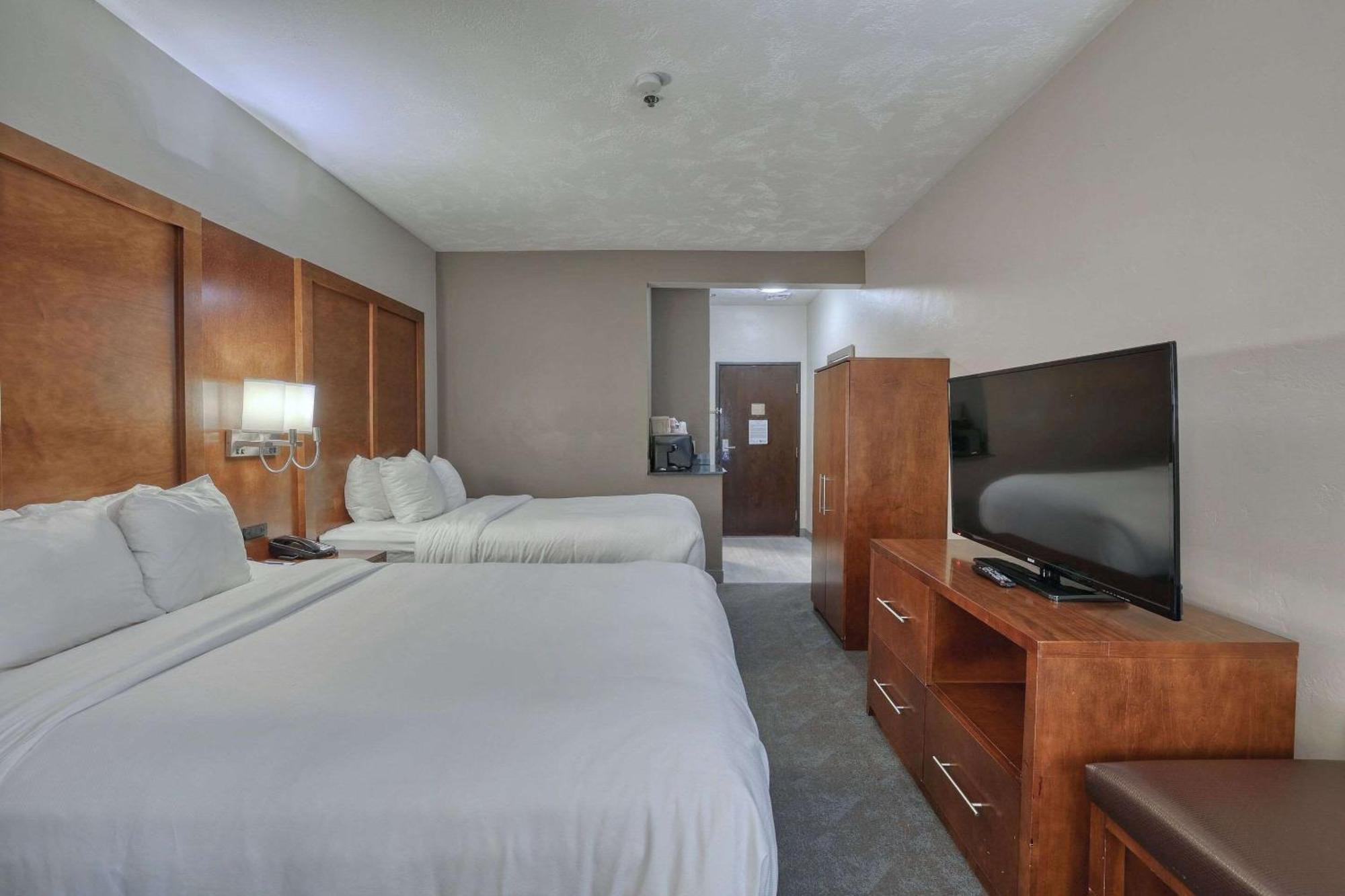 Comfort Suites Appleton Airport Exterior photo